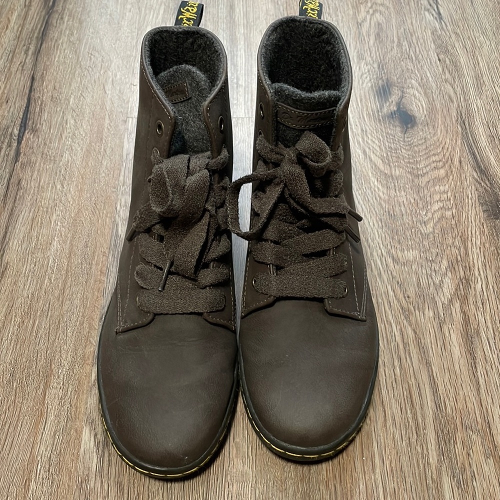 Dr. Marten’s Leyton sneaker. Size 8